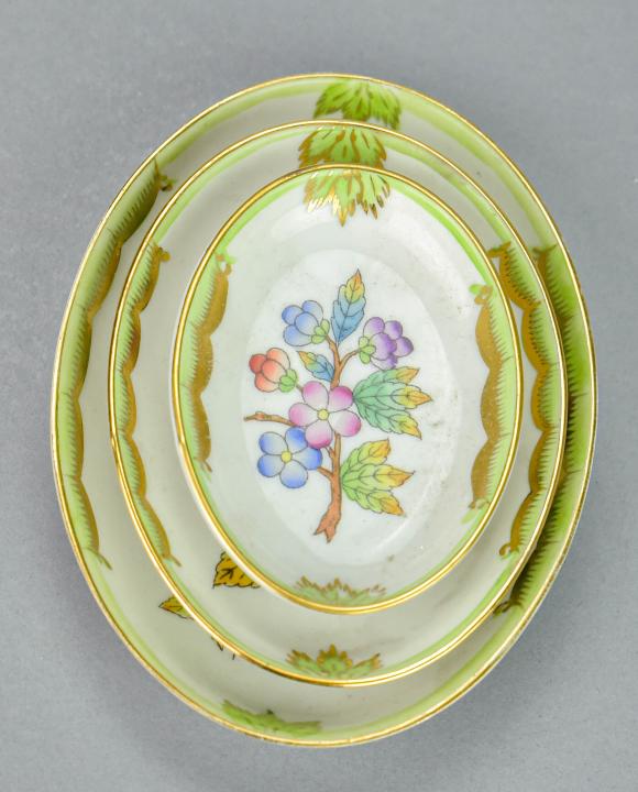 Herend Hungary Queen Victoria 3 Nesting Trinkets (1 of 3)