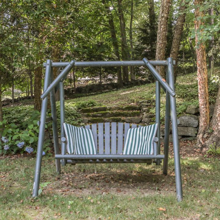 Rustic Cedar Garden Swing (1 of 7)