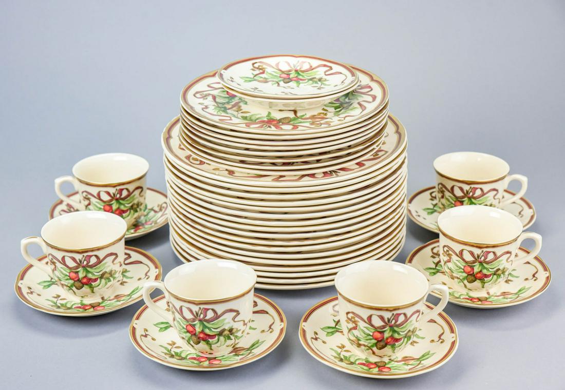 Tiffany & Co. Garland Cream Dinner Service (1 of 5)