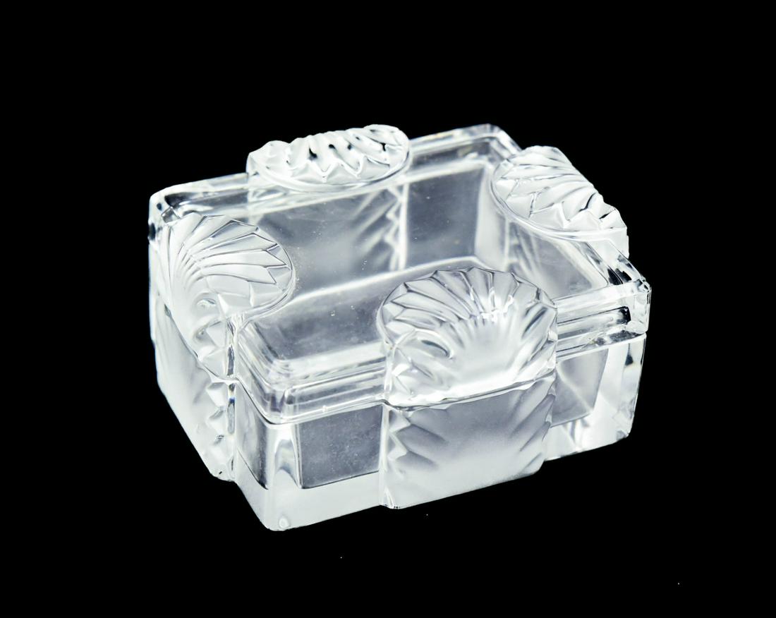 Lalique Frosted and Clear Glass Covered Table Box (1 of 6)