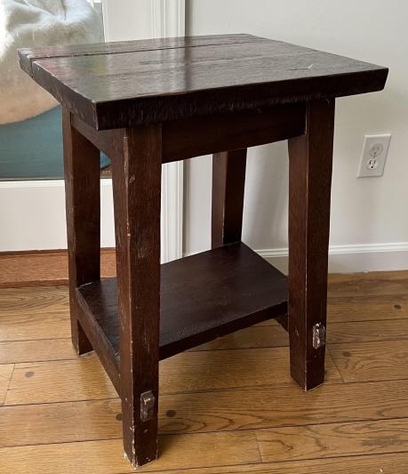 Mahogany Tone Arts & Crafts Style End Table (1 of 3)