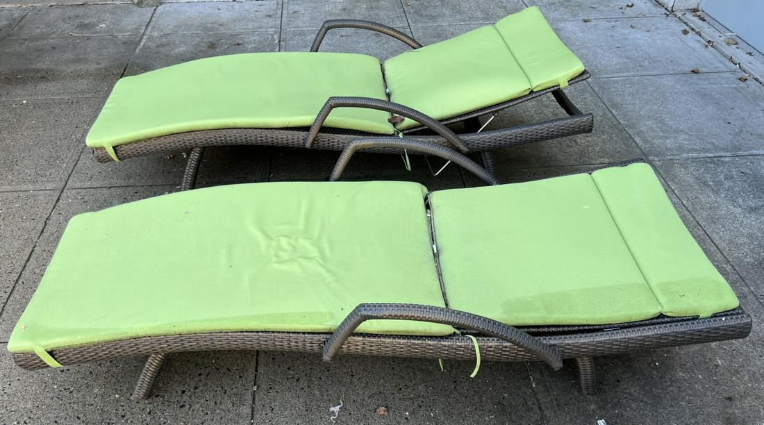 Pr Outdoor Plasticized Wicker Frontgate Lounges: Pair of Outdoor Plasticized Wicker Frontgate Lounge Chairs / Pool Side Chaises.