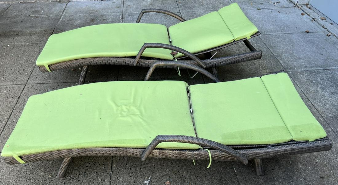Pr Outdoor Plasticized Wicker Frontgate Lounges: Pair of Outdoor Plasticized Wicker Frontgate Lounge Chairs / Pool Side Chaises.