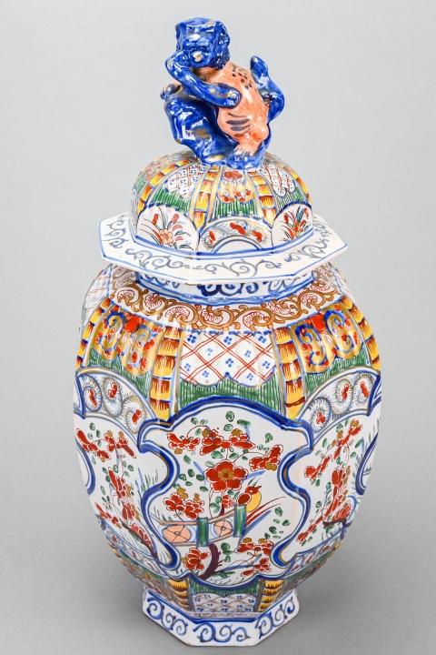 Chinoserrie Polychrome Ginger Jar w Lion Finial (1 of 8)