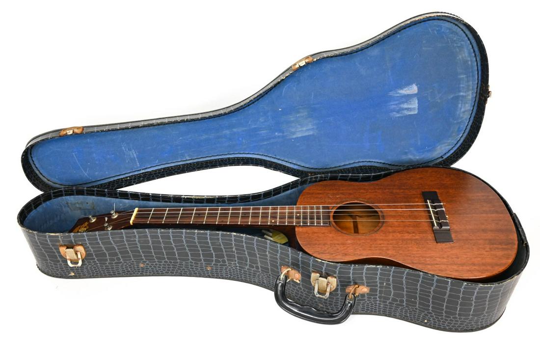 Vintage Favilla Baritone Ukulele Case