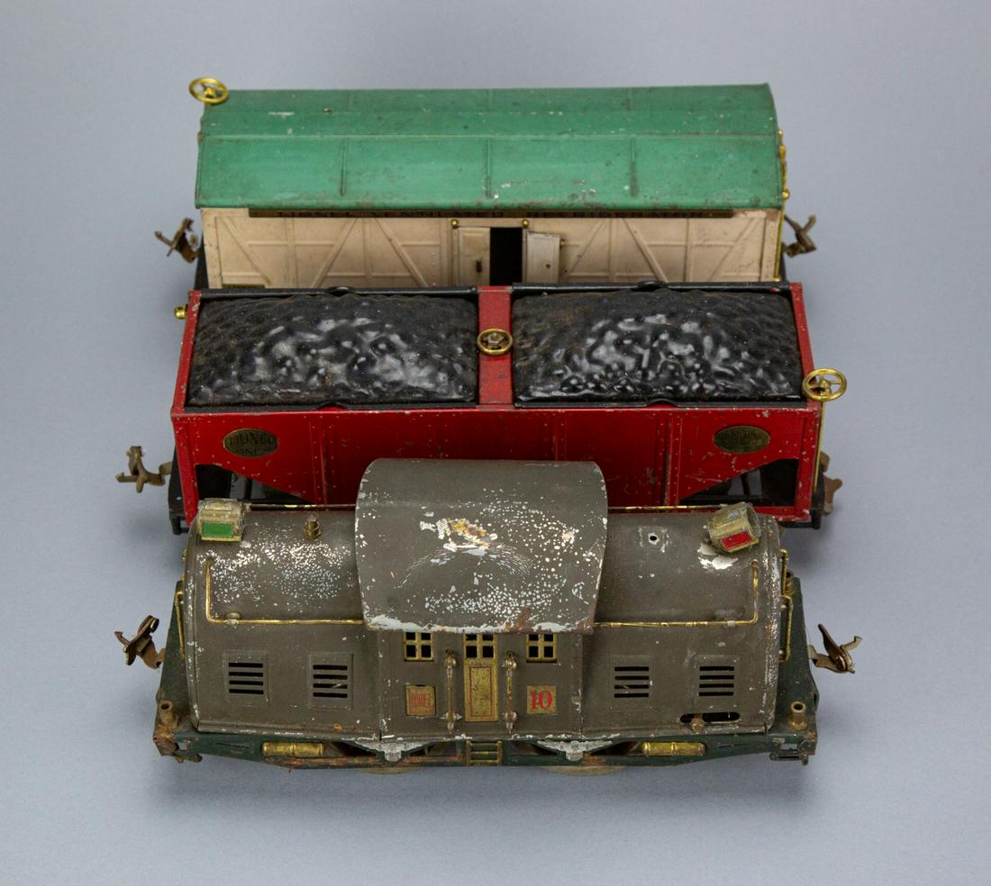 Antique Lionel Train Set Inc. Trucks & Motor (1 of 8)