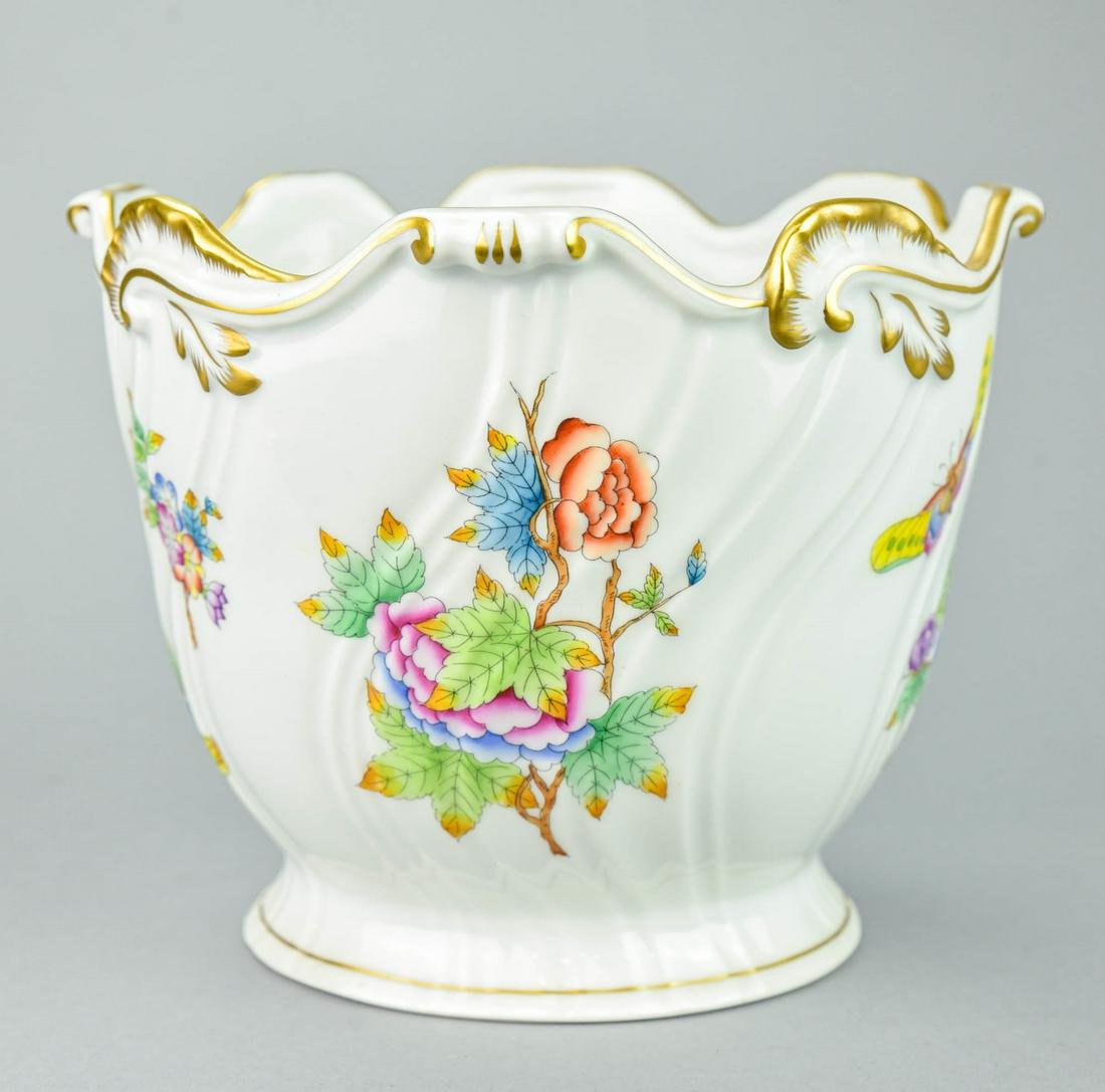 Herend Hungary Queen Victoria Cachepot (1 of 6)