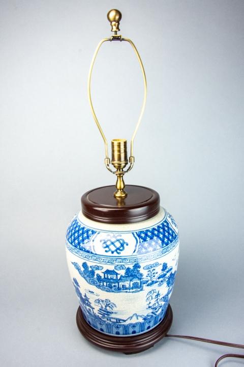10The Federalist Chinese Porcelain Jar Form Lamp (1 of 9)
