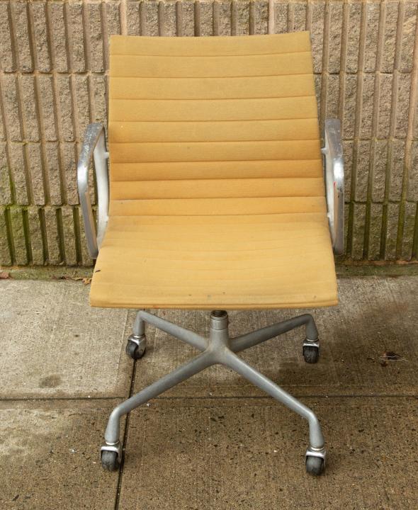 Charles Eames Office Chair for Heman Miller (1 of 7)