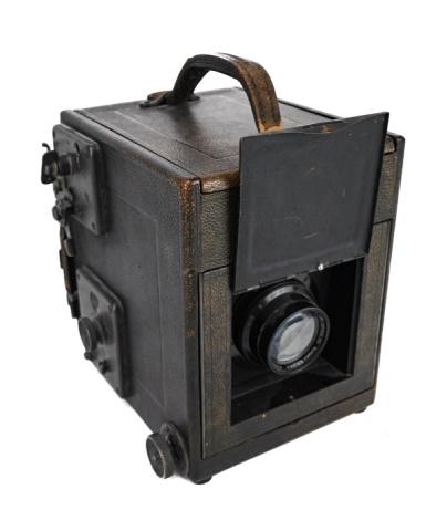Antique R.B. Tele. Graflex Camera in Case (1 of 6)