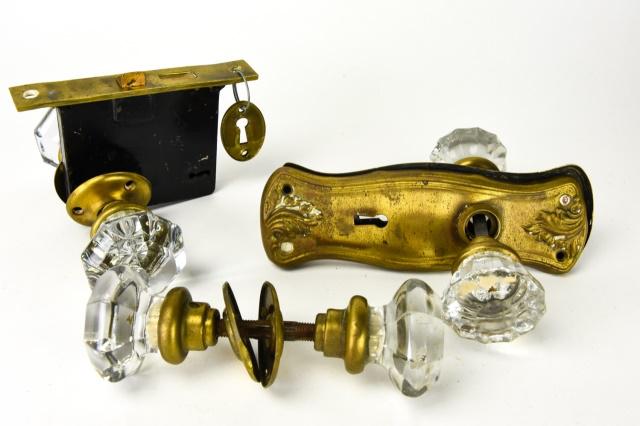 Collection Antique Glass & Cast Brass Doorknobs (1 of 5)
