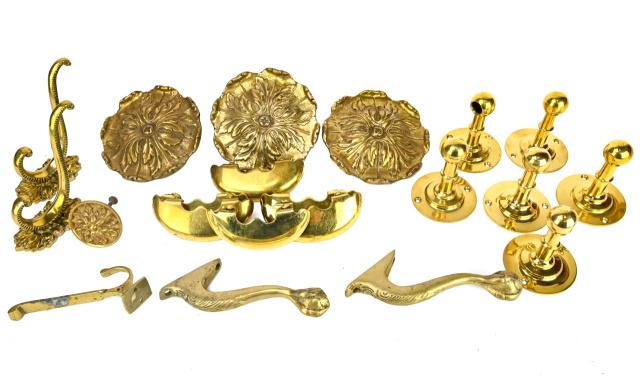 Collection Neo Classical Polished Brass Hardware (1 of 8)