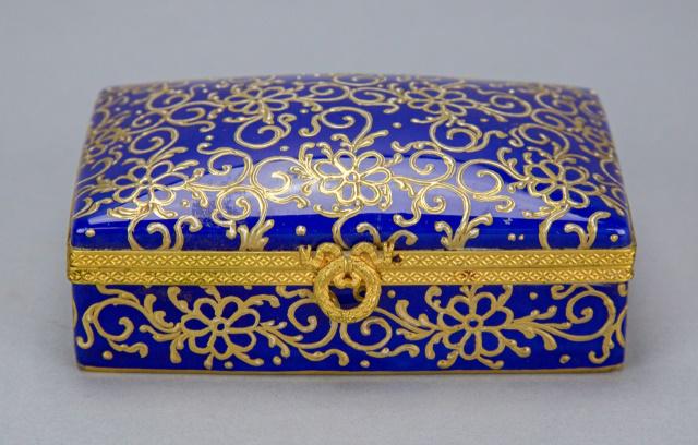 Limoges France Porcelain Blue & Gold Vanity Box (1 of 7)