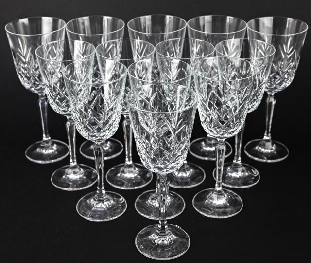 13 Lismore Style Crystal Long Stem Wine Glasses: 13 Lismore Style Crystal Long Stem Wine Glasses in 2 Sizes. Glasses are unsigned. No apparent damage or repairs to the glassware. 5 red wine glasses measure 8.5 inches x 3.5 inches in diameter, 8 whit