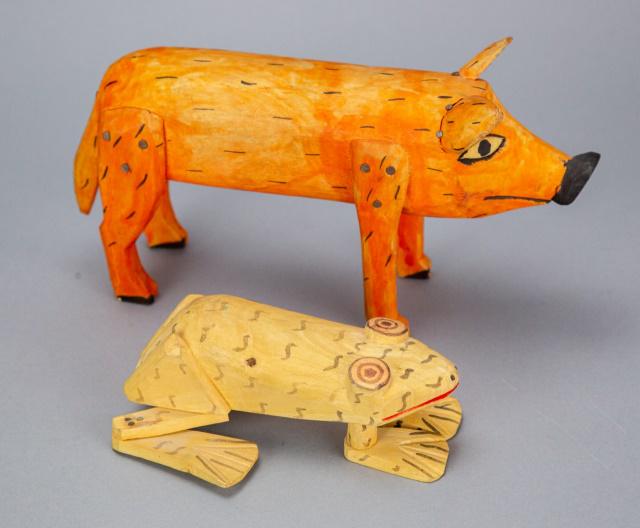 Oaxacan Wood Carving of Frog and Pig: Oaxacan Wood Carving of Frog and Pig. The frog is signed.Pig measures 6 inches x 11 inches.