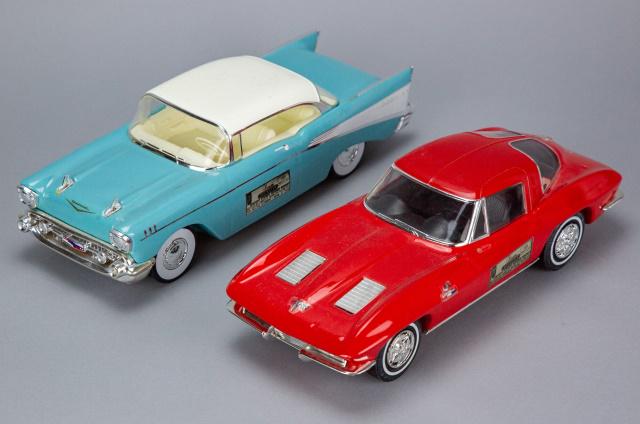 Pair James Beam Porcelain Model Collectible Cars: Pair James Beam Porcelain Model Collectible Cars.Largest measures 5 inches x 13 inches x 5 inches.