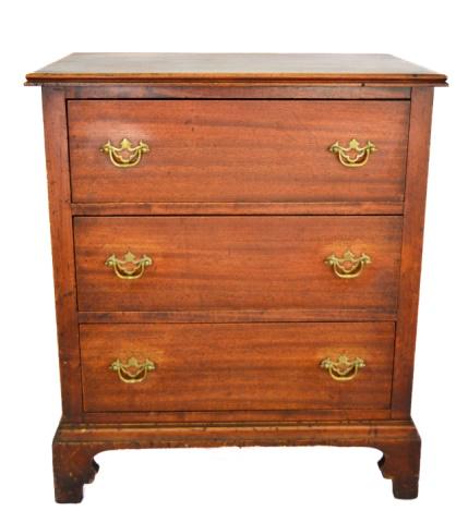 Chippendale Style Mahogany Chest of Drawers (1 of 8)