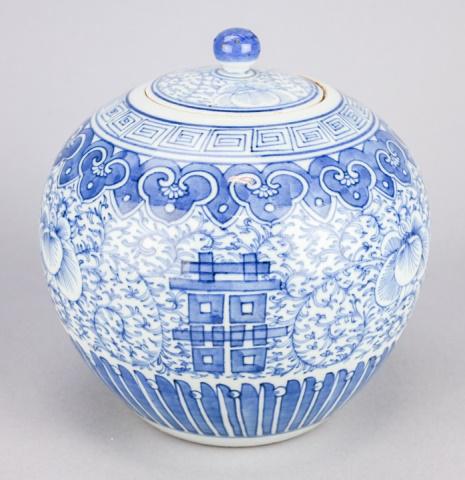 Antique Chinese Blue & White Ginger Jar w Finial (1 of 9)