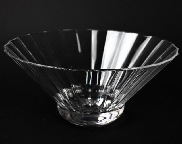 Tiffany & Co. Elsa Peretti Ribbed Glass Bowl: Tiffany & Co. Elsa Peretti Ribbed Glass Bowl.Measures 5.25 inches x 12 inches diameter.