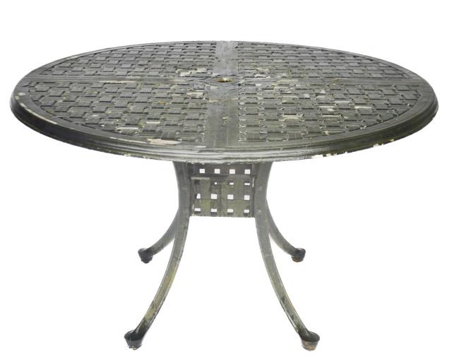 Brown Jordan Cast Aluminum Outdoor Round Table (1 of 6)