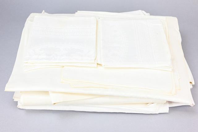 Vintage Damask Tablecloths & Napkins Pompeii Motif: Vintage Damask Custom Made Tablecloths in Neo Classical Pompeii Pattern with Matching Napkins. There is extra fabric in the same pattern. Some color fading or staining. Dining table size.
