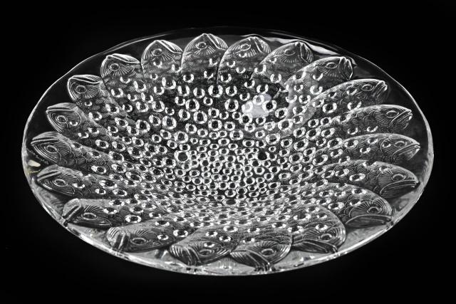 Lalique Crystal Roscoff Fish Pattern Bowl: Lalique France Crystal Roscoff Fish Pattern Bowl. 14 inches in diameter.