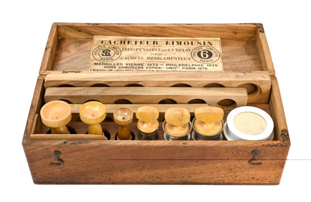 Antique Cacheteur Limousin Apothecary Set in Box (1 of 10)