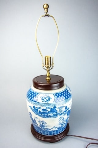 Federalist Chinese Porcelain Jar Form Lamp (1 of 9)