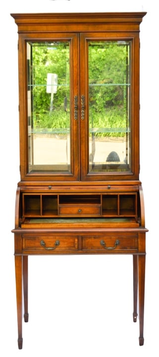 Hekman Mahogany Banded Tarditional Secretary: Hekman Mahogany Yew Banded Traditional Secretary Desk on Tapered Legs With Spade Feet.Measures 78.5 inches x 32 inches x 20.5 inches.