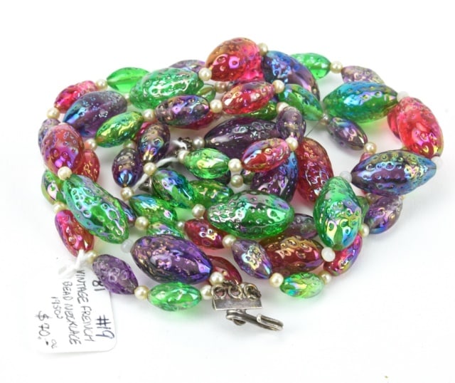 Vintage 1950s French Art Glass Necklace: Vintage 1950s French Art Glass Necklace. Triple strand necklace that measures 16.5 inches in length. Needs repair.