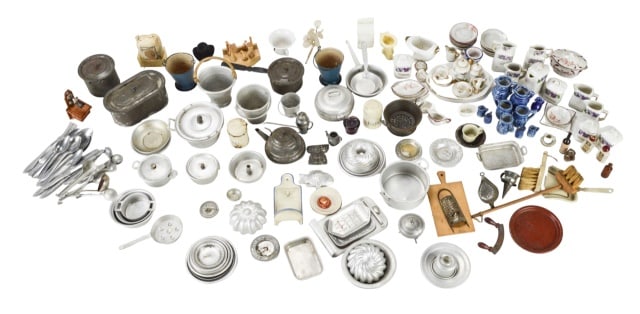 Vintage Doll House Accessories Aluminum Porcelain (1 of 9)