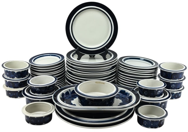 Vintage Arabia Finland Blue Anemone Dinner Set 12 (1 of 12)