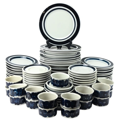 Vintage Arabia Finland Blue Anemone Partial Set (1 of 12)