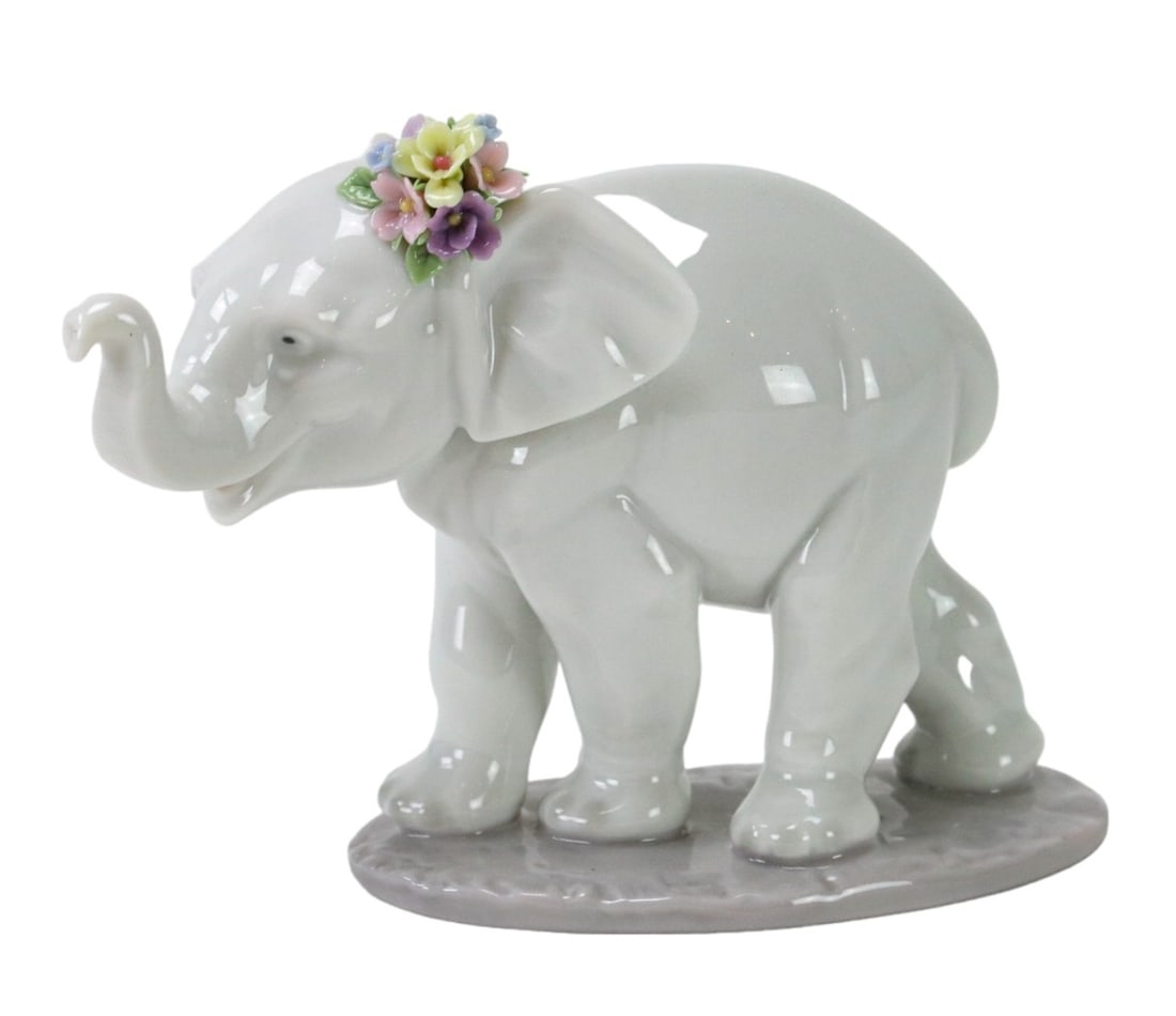 Lladro "Lucky Strolling Elephant" Figurine (1 of 7)