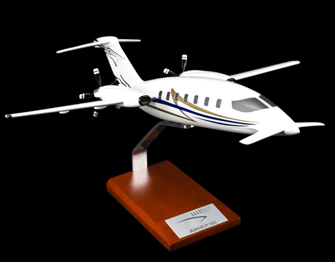 Avaniti P180 1/32 Scale Painted Metal Model Plane (1 of 10)