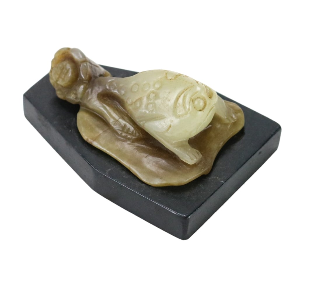 Antique Carved Jade Frog Statue on Carved Stand (1 of 10)