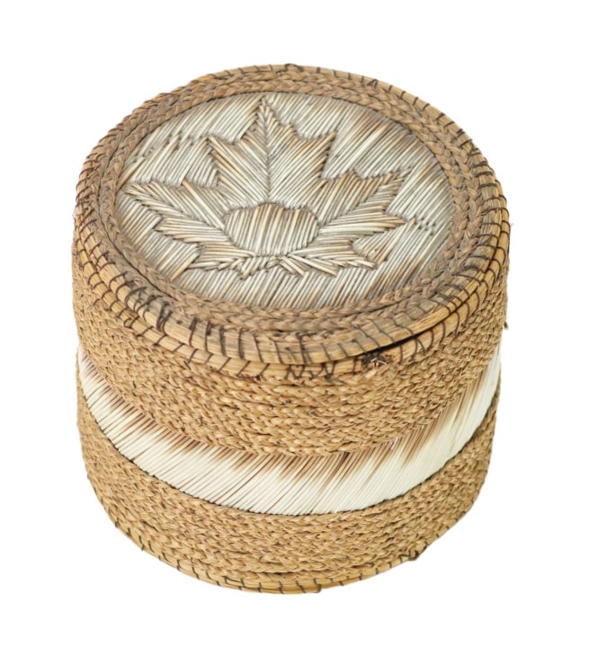 Vintage Ojibwe Indian Birch Bark &  Quill Box (1 of 9)