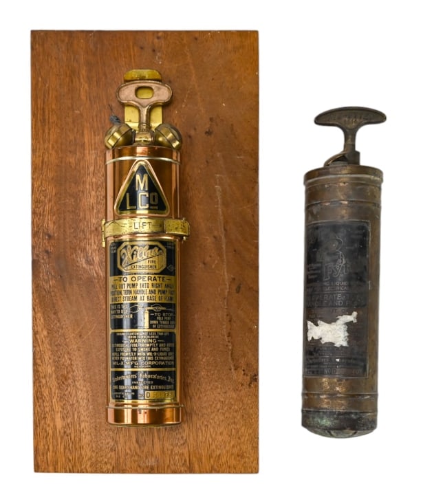2 Vintage Fire Extinguishers Pyrene & Wilbur (1 of 11)