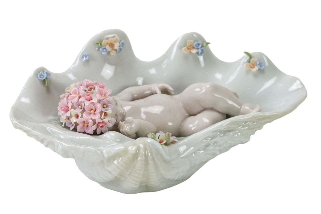 Lladro "Sea Slumber" 8031 Porcelain Figurine: Lladro "Sea Slumber" 8031 Porcelain Figurine.Measures 3.5 inches x 8 inches x 4 inches.