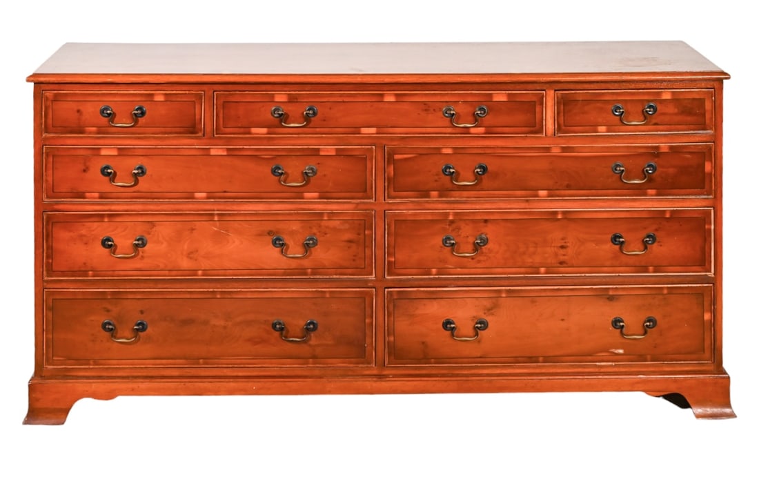 Vintage Carved Mahogany Dresser or Credenza: Vintage Georgian Style Hand Carved Mahogany Dresser or Credenza.Measures 31 inches x 60 inches x 18 inches.