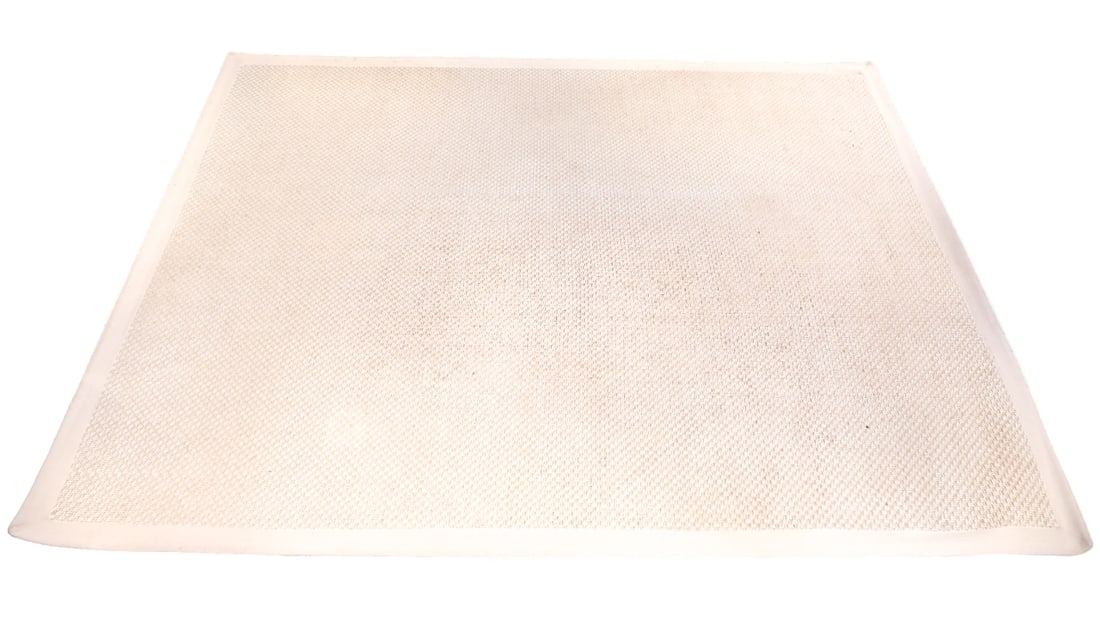 Pottery Barn Chenille Juke Carpet: Pottery Barn Chenille Juke Carpet. Please note that this carpet has stains and needs to be wash. Sold as is.Measures 96 inches x 120 inches.