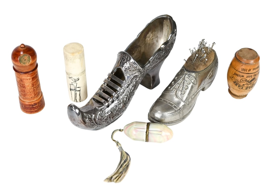 Collection Antique Sewing Pin Holders & Cushions (1 of 7)