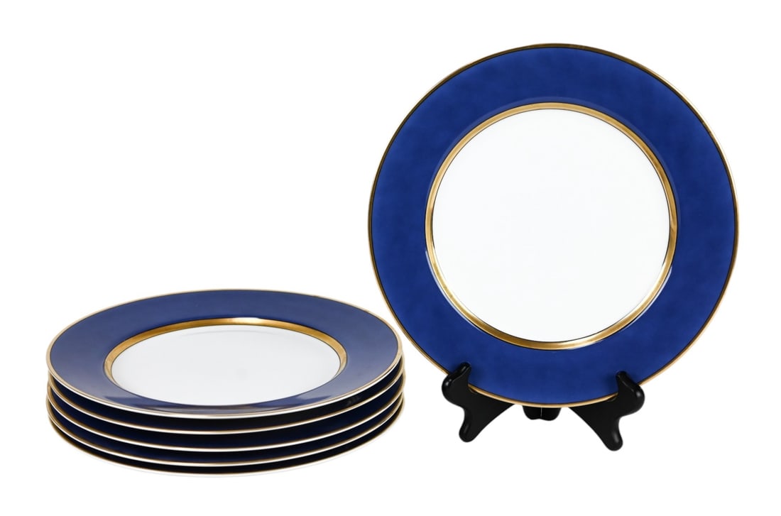 6 Dinner Plates Fitz and Floyd Renaissance Blue: 6 Dinner Plates Fitz and Floyd Renaissance Porcelain Blue, Gold and White. Measure 10 inches in diameter.