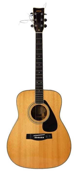 Yamaha FG 340 6 String Acoustic Guitar in Case (1 of 12)