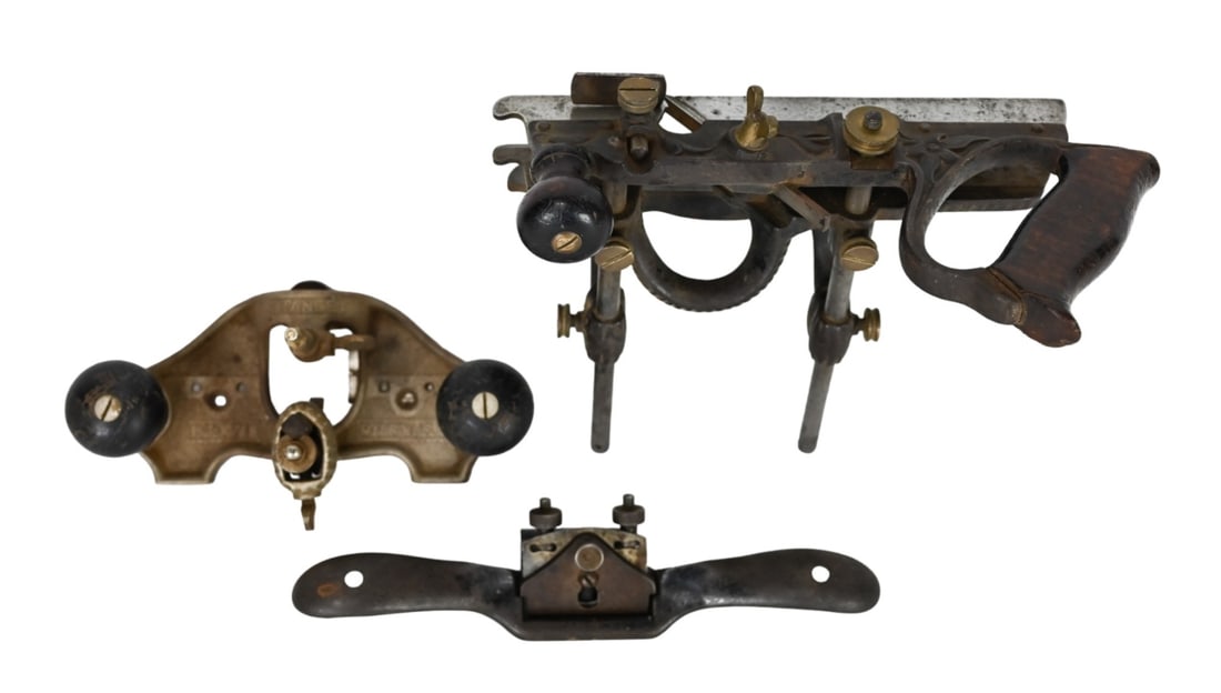 3 Antique Carpenters Combination Planes: 3 Antique Carpenters Combination Planes. Larger measures approximately 10 inches x 9 inches.