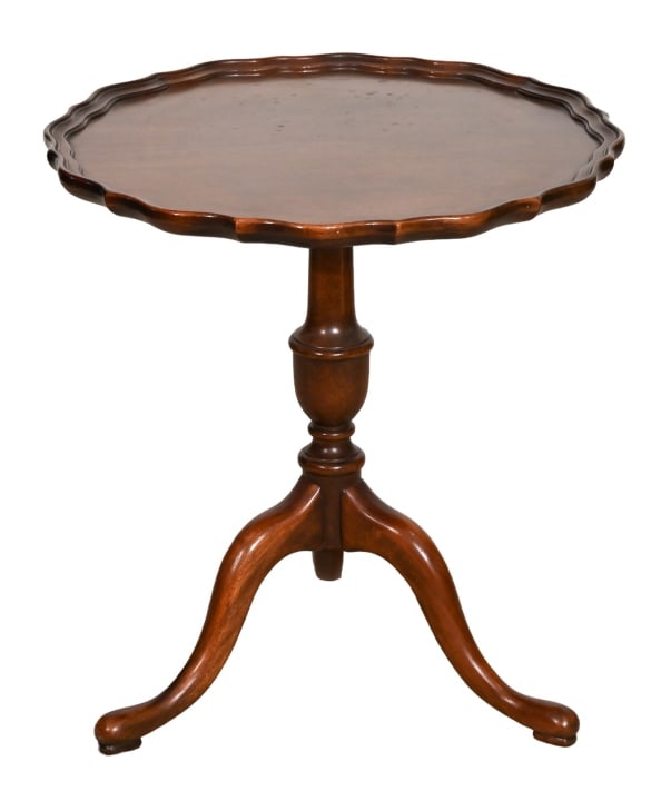 Georgian Style Round Pie Crust Pedestal Table (1 of 9)