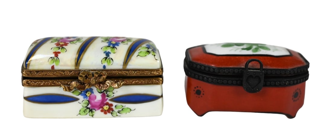 2 Limoges France Painted Porcelain Box Trinkets: Two Limoges France Hand Painted Porcelain Box Trinkets.Measures 1 inch x 2 inches.