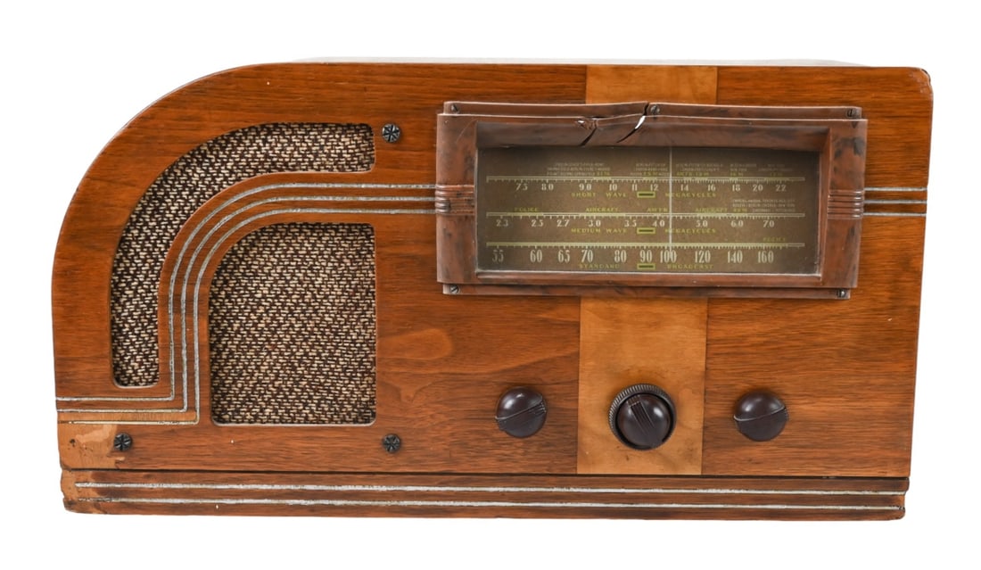 Circa 1930 RCA Table Radio (1 of 8)