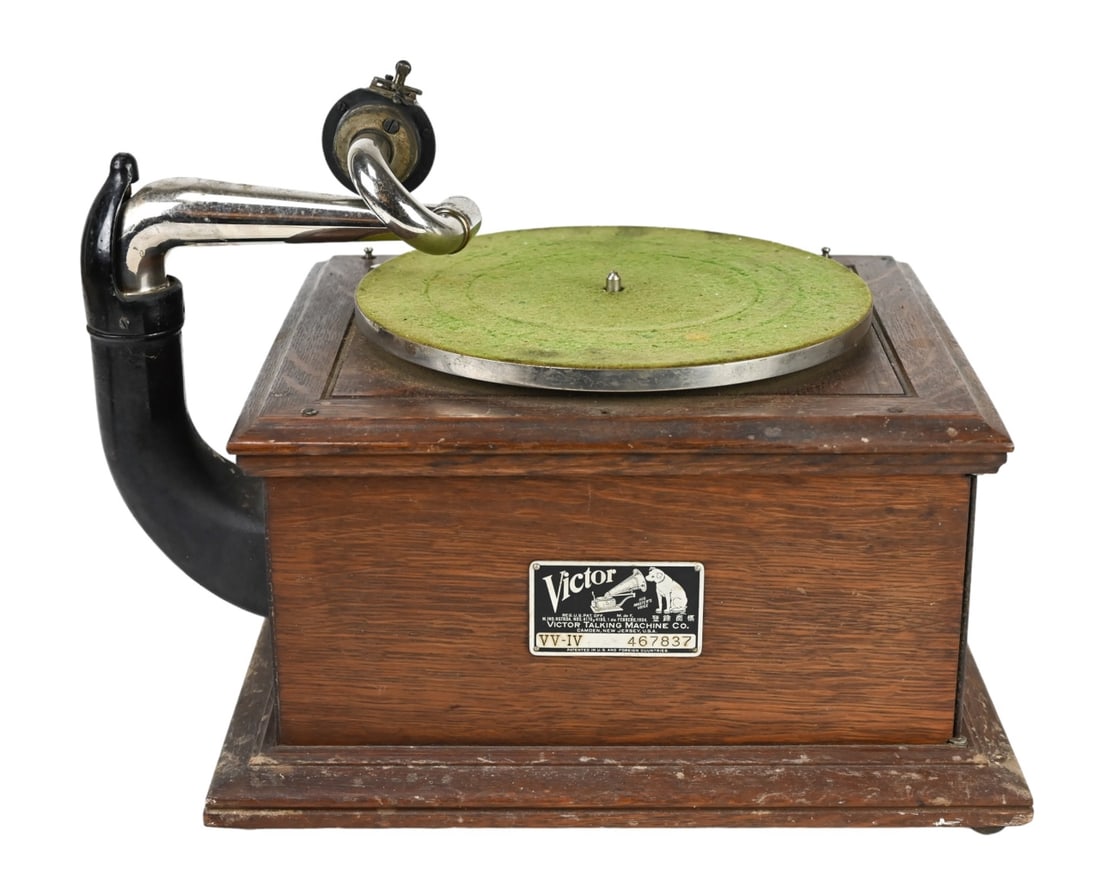 Antique Victor Talking Machine VV-IV 467837: Antique Victor Talking Machine Record Player Turn Table Serial Number VV-IV 467837 with Winding Mechanism. The machine still winds and turntable switch is in working order. Sold as is.