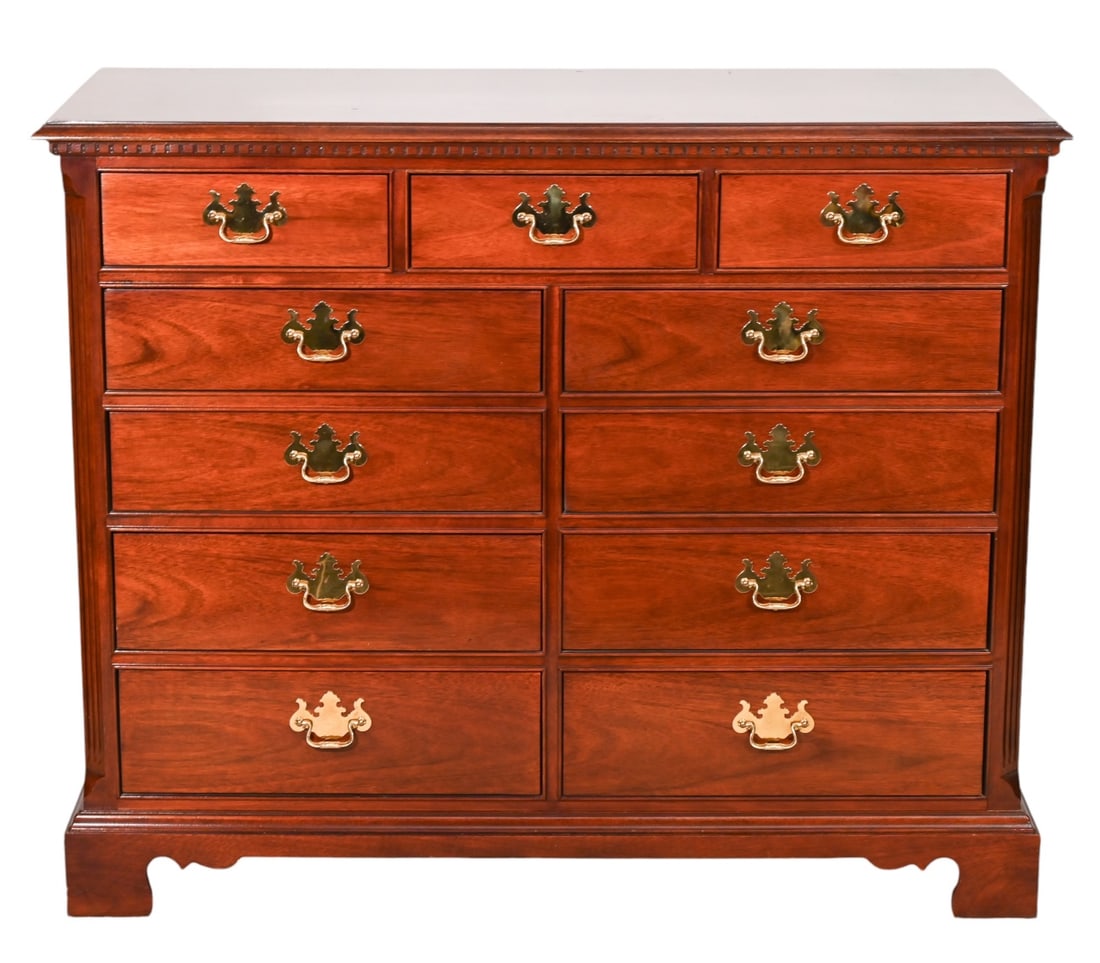Thomasville Hand Carved Mahogany Dresser: Thomasville Hand Carved Mahogany Dresser.Measures 40 inches x 48 inches x 20 inches.